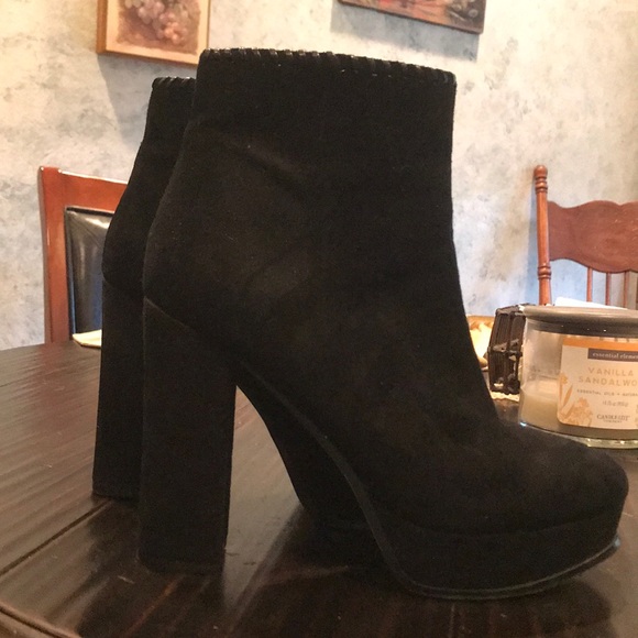 MARC FISHER Leather/Suede Boots! Size 6. - Picture 4 of 7